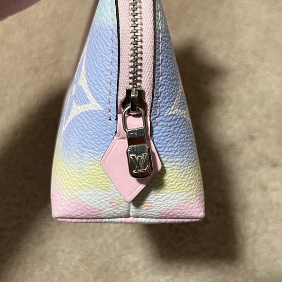 COPY - Louis Vuitton Escale Cosmetic Pouch - Picture 5 of 6